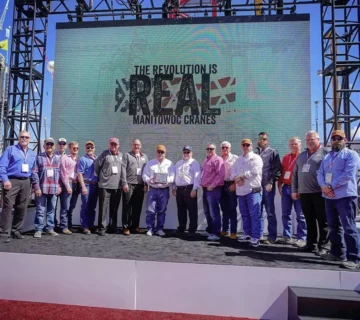 Celebrates 10 new cranes at expo 2020 360x320