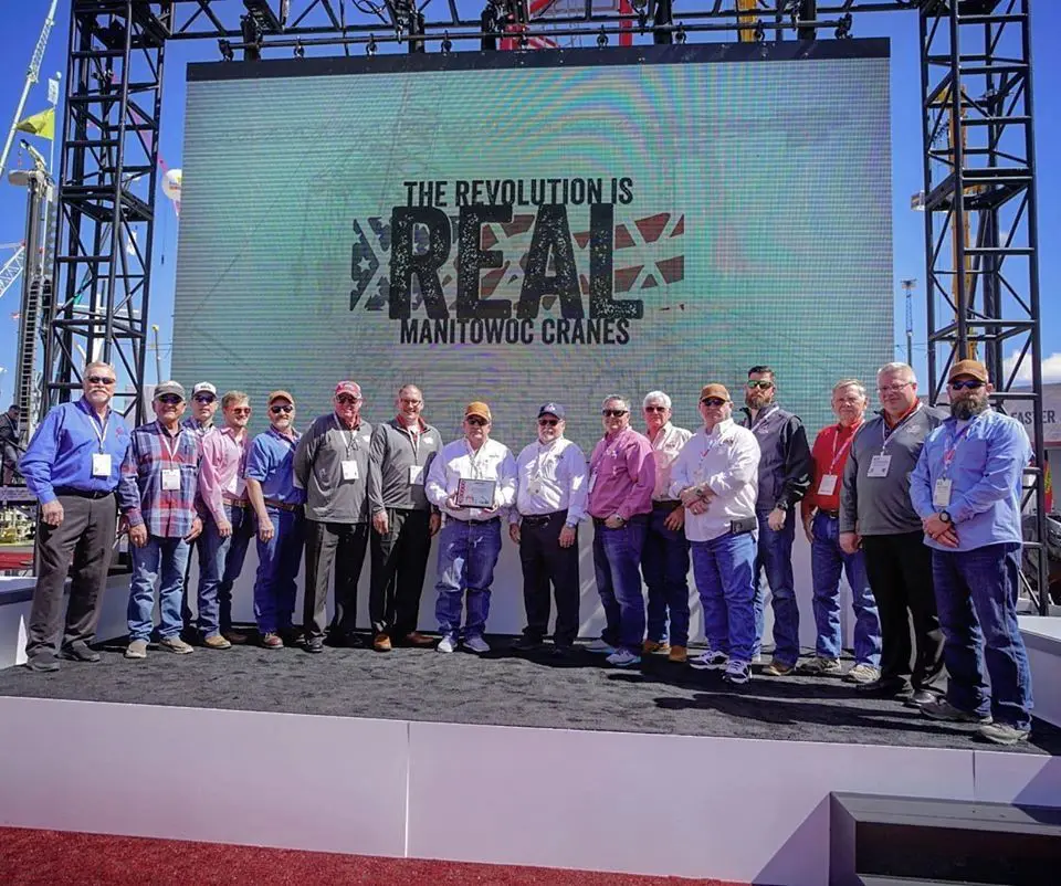 Celebrates 10 new cranes at expo 2020